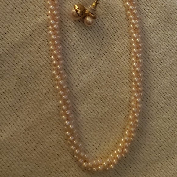 Pale pink twisted small beaded chocker clasp & matching double pierced earrings - Picture 3 of 3